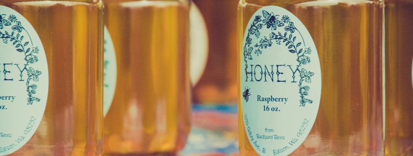 Example of proper honey labeling on a bottle of honey.